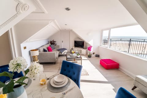 Living room, Dining area, Sea view