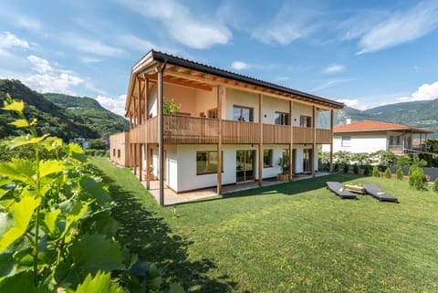 Property building, Spring, Garden view, sunbed