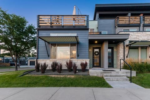 Old Town Modern New Build - Rooftop Spa with Mtn Views! House in Fort Collins