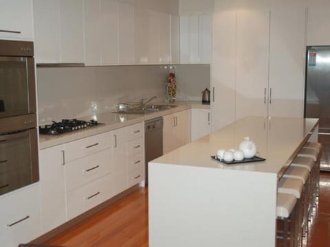 Sorrento City Style Condo in Melbourne Road