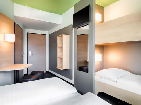 Photo of the whole room, Family