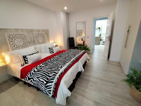 Room Plaza & Parking Apartment in Icod de los Vinos