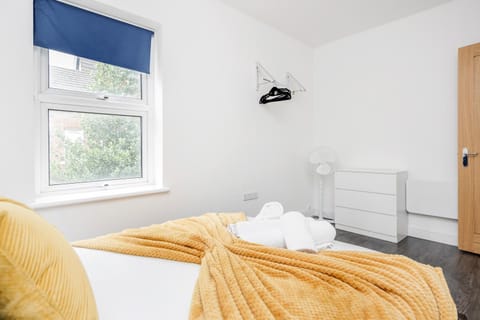 Modern Escape in 1 or 2BR Apartments with Parking Copropriété in Bedford