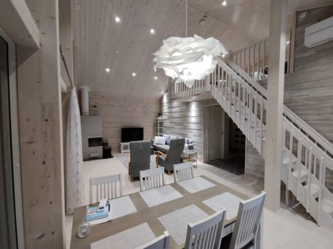 TV and multimedia, Living room, Seating area, Dining area