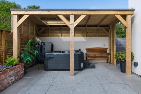 Arlyn, Padarn Lake Viewpoint in Snowdonia House in Wales