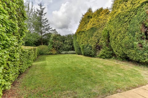 3 Br Bungalow Close To Peak District With Garden House in Sheffield