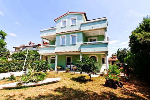 Property building, Day, Garden