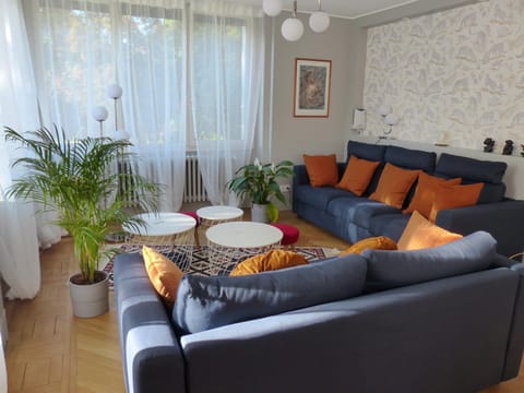 La Maison de la Douce Heure, 4 appartements climatisés avec jardin au centre ville proche des Thermes Apartment in Jura