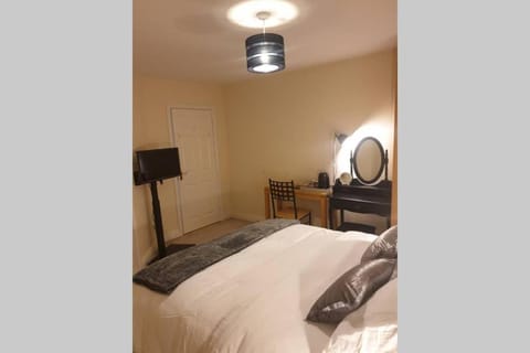 private-ensuite-room Limerick city stay Vacation rental in Limerick