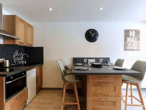 appartement 4 personnes, très cosy et fonctionnel, 2 chambres séparées, vue montagne, exposé nord, départ ski aux pieds - FR-1-545-13 Apartment in Val Thorens