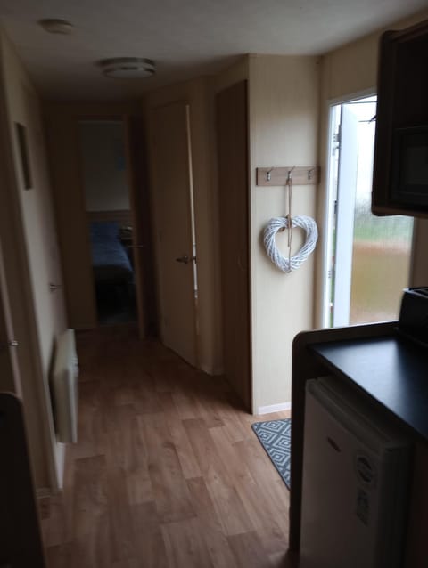A22 is a 3 bedroom caravan on Whitehouse Leisure Park in Towyn near Abergele with decking and close to sandy beach Campeggio /
resort per camper in Towyn