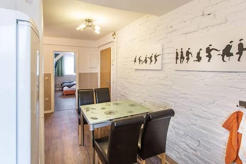 H&H Apartment im Herzen der Stadt Nr 17-Karl mit Küche, Wohnzimmer und Esstisch Apartment in Greifswald