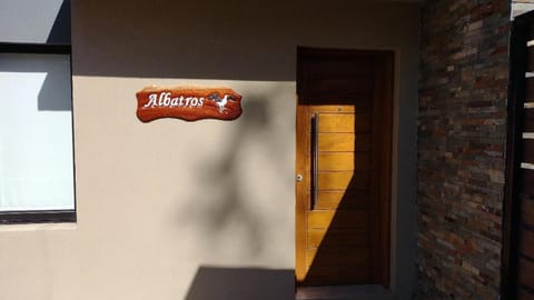 BAHIA SAN FRANCISCO, casa Albatros a 80 metros del mar, Uruguay House in Piriápolis