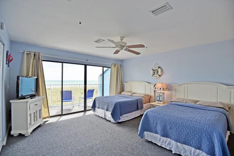 Beach Front and Walking Distance to Village House in Siesta Beach