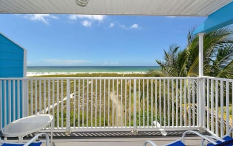 On the Beach, Walk to Village, Watch the Sunsets from Balcony House in Siesta Beach