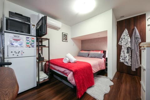 Bed, TV and multimedia, air conditioner