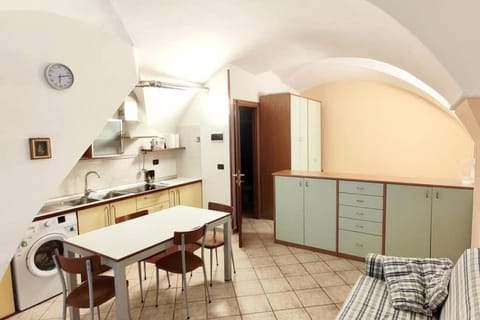 Living room, Dining area, stove