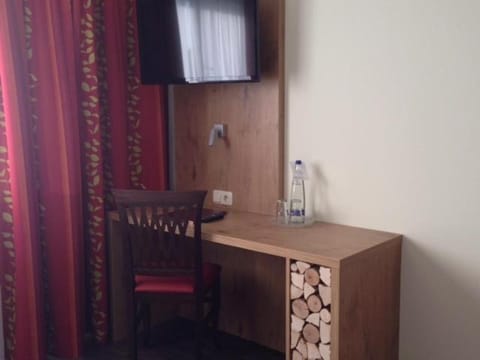 Photo of the whole room, On site