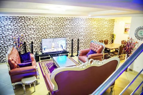 Cc & Cg Homes Luxury 4 Bedroom Semi-Detached House In Abuja, Nigeria Eigentumswohnung in Abuja