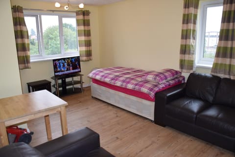 One Bedroom Flat, Granary Road Apartment in Enfield