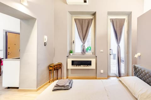 Bed, Inner courtyard view, fireplace, air conditioner