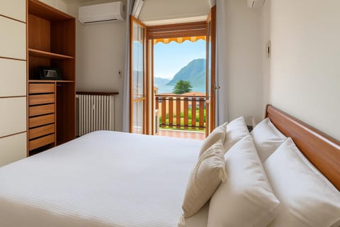 Bed, Natural landscape, Photo of the whole room, Bedroom, Mountain view, air conditioner