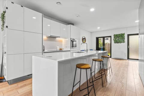 Kitchen or kitchenette, Dining area, dishwasher, oven, stove