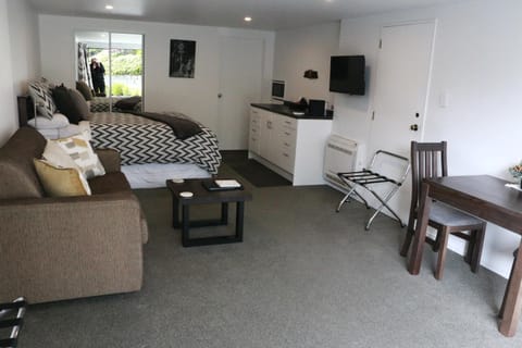 STUDIO@746 Bed and Breakfast in Queenstown