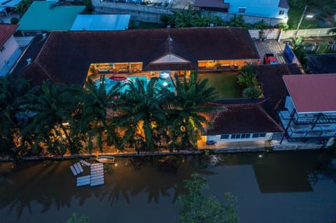 Bird's eye view, Swimming pool