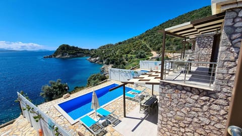 View (from property/room), Balcony/Terrace, Pool view, Sea view, Swimming pool, sunbed