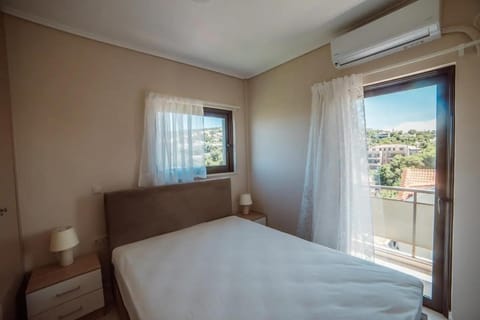 Bedroom, Mountain view, Sea view