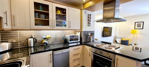 Kitchen or kitchenette, dishwasher, minibar, pet friendly, stove, toaster