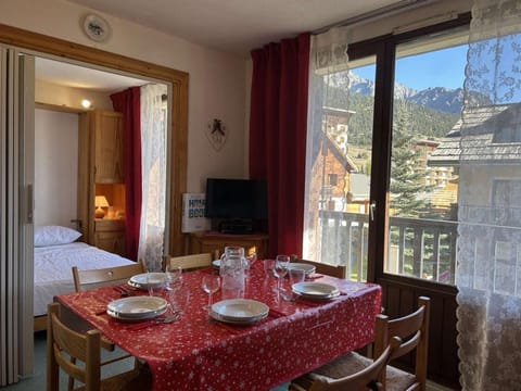 Appartement Montgenèvre - 2 chambres, balcon, lave-linge, TV - FR-1-330D-79 Apartment in Montgenèvre