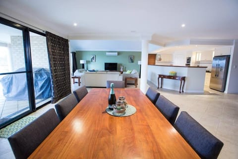 Canal Elegance In Yunderup House in Mandurah