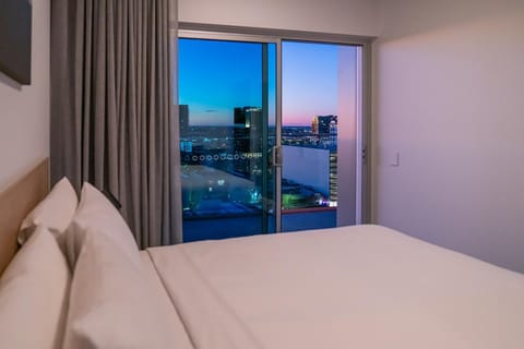 Bedroom, City view