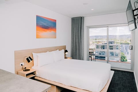 Bed, City view, Mountain view