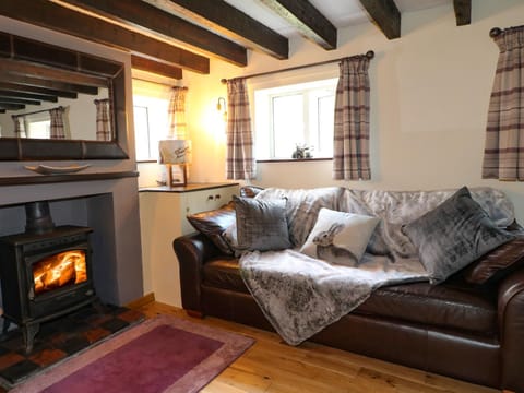 Hoobrook Cottage House in Staffordshire Moorlands District