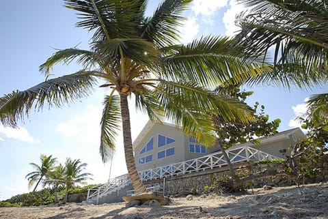 Castaway Cove by Grand Cayman Villas Casa in North Side
