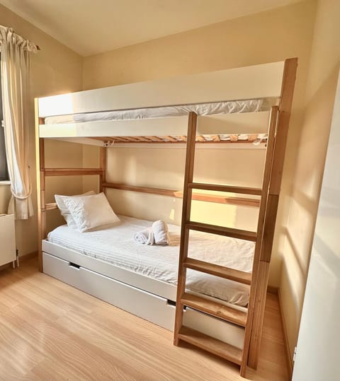 Bed, Photo of the whole room, Bedroom, bunk bed, towels