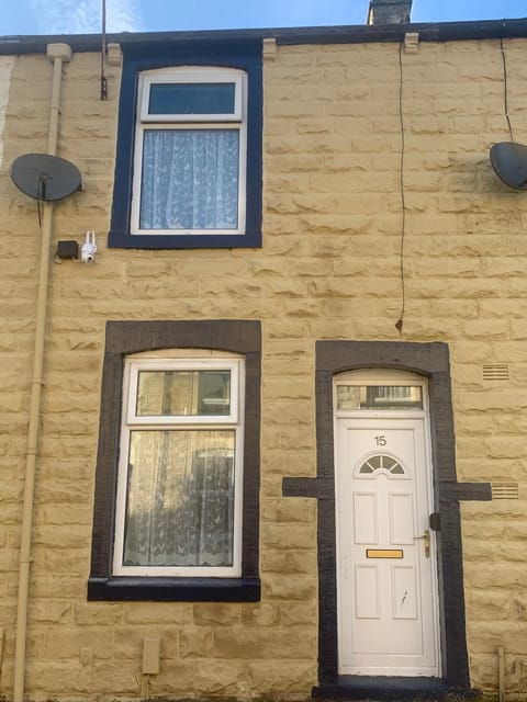 Dane Guest House Free Parking Fast WiFi Modern Living Condo in Burnley