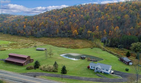 The Maples - Hot tub! Amazing views, pets welcomed Casa in Cattaraugus
