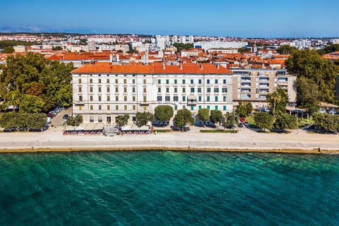 Facade/entrance, Neighbourhood, Beach