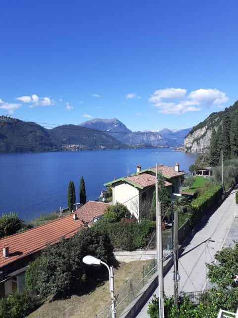 Balcony/Terrace, Lake view, Mountain view