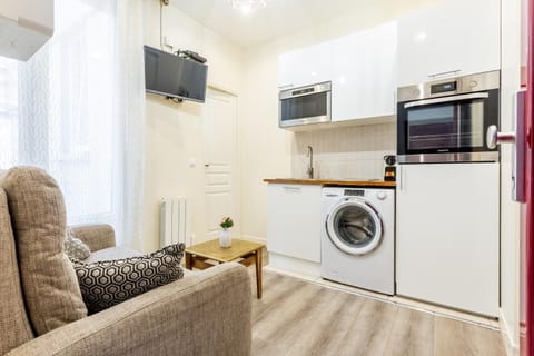 Living room, Communal kitchen