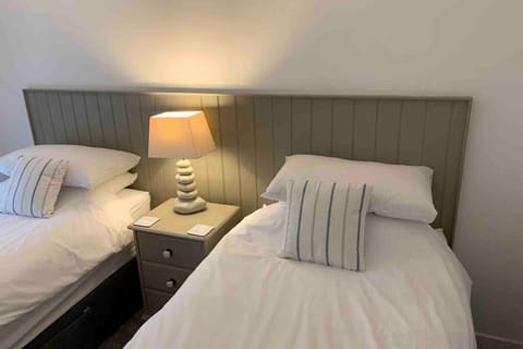 Bojewyan Cottage, Sandy Beaches and Great walking House in England