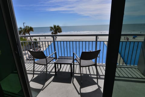 Spectacular Ocean Front Real 1 Bedroom Condo, 2 Ba Apartment hotel in Myrtle Beach