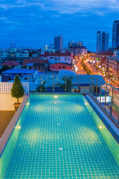 City view, Pool view, Sea view, Street view, Swimming pool