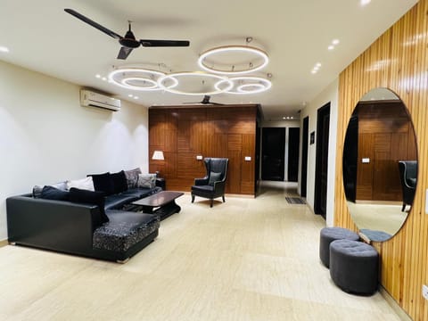 Room in Airb&b New Delhi - Divine Inn Service Apartments Apartment in New Delhi