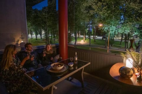 Balcony/Terrace, Seating area, Dining area, Street view