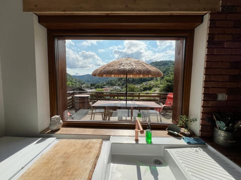 Mountain view, kitchen